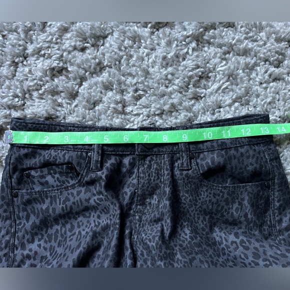 William Rast Grey Leopard Skinny Jeans 24 Like New! - Picture 7 of 7